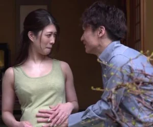 Mẹ vợ nứng khi thấy con mình đang chịch nhau Mẹ vợ nứng khi thấy con mình đang chịch nhau