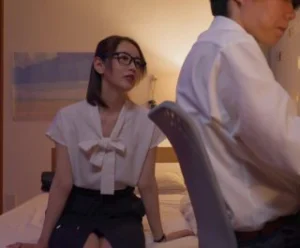 Chị gái vào tận phòng sờ mó ti em trai Chị gái vào tận phòng sờ mó ti em trai
