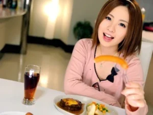 Anh muốn ăn cơm hay ăn em?