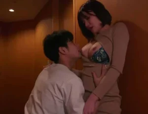Bí mật hẹn hò với cô gái xinh đẹp phang giỏi hơn cả người yêu