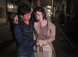Đưa cô đồng nghiệp nhậu say xỉn vì cãi nhau với chồng về nhà Đưa cô đồng nghiệp nhậu say xỉn vì cãi nhau với chồng về nhà