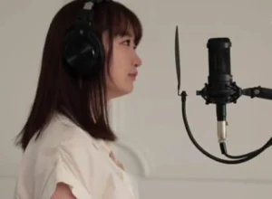 Em gái dễ thương đam mê ca hát ra mắt sản phẩm đầu tay ~Sakura Konami