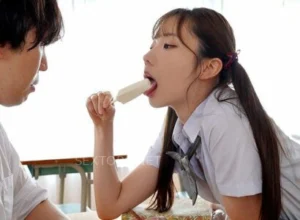 Nhỏ bạn học nó cứ khiêu khích thế này không địt thì hơi phí