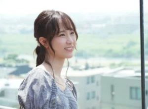 Nữ sinh đại học siêu dễ thương lần đầu ra mắt sản phẩm JAV