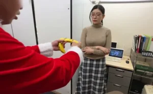 ông già noel có khả năng hoán đổi thân xác sau khi ăn quả chuối…