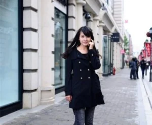 Teen Cute châu Á dịu dàng khoe dáng trên đường phố Teen Cute châu Á dịu dàng khoe dáng trên đường phố