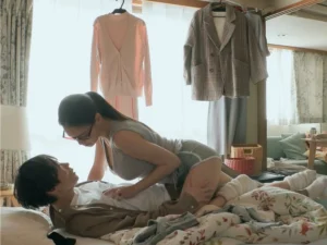 Được chị hàng xóm an ủi khi bạn gái đi ngoại tình