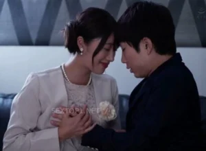 Mẹ kế tặng quà bất ngờ cho cậu con trai vừa tốt nghiệp tại khách sạn