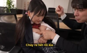 Trong suốt 3 năm, thầy giáo rèn luyện cô học trò ngực đẹp thành bình đựng tinh